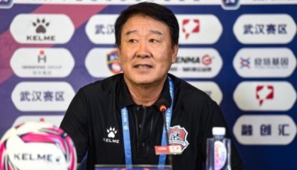 爱游戏平台-连续23轮不胜 中甲新疆俱乐部官宣主帅裴恩才离任