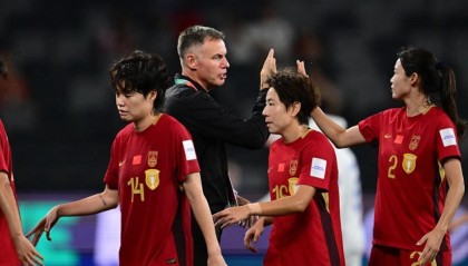 率队进世界杯！曝中国女足洋帅仍可能遭解雇，续约门槛曝光引热议